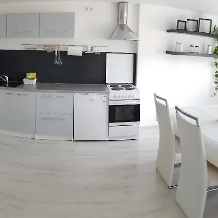 M I S T E R B A L E S Bahnhofsnaehe Apartment